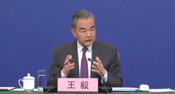 一提到泰国，大家第一反应要么是“萨瓦迪卡”的微笑，要么是逛不完的夜市、吃不够的冬