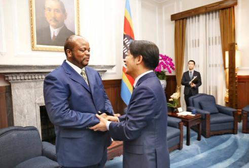 赖清德动了！
台湾地区领导人赖清德即将在4月22日动身，搭乘专机前往非洲的史瓦帝