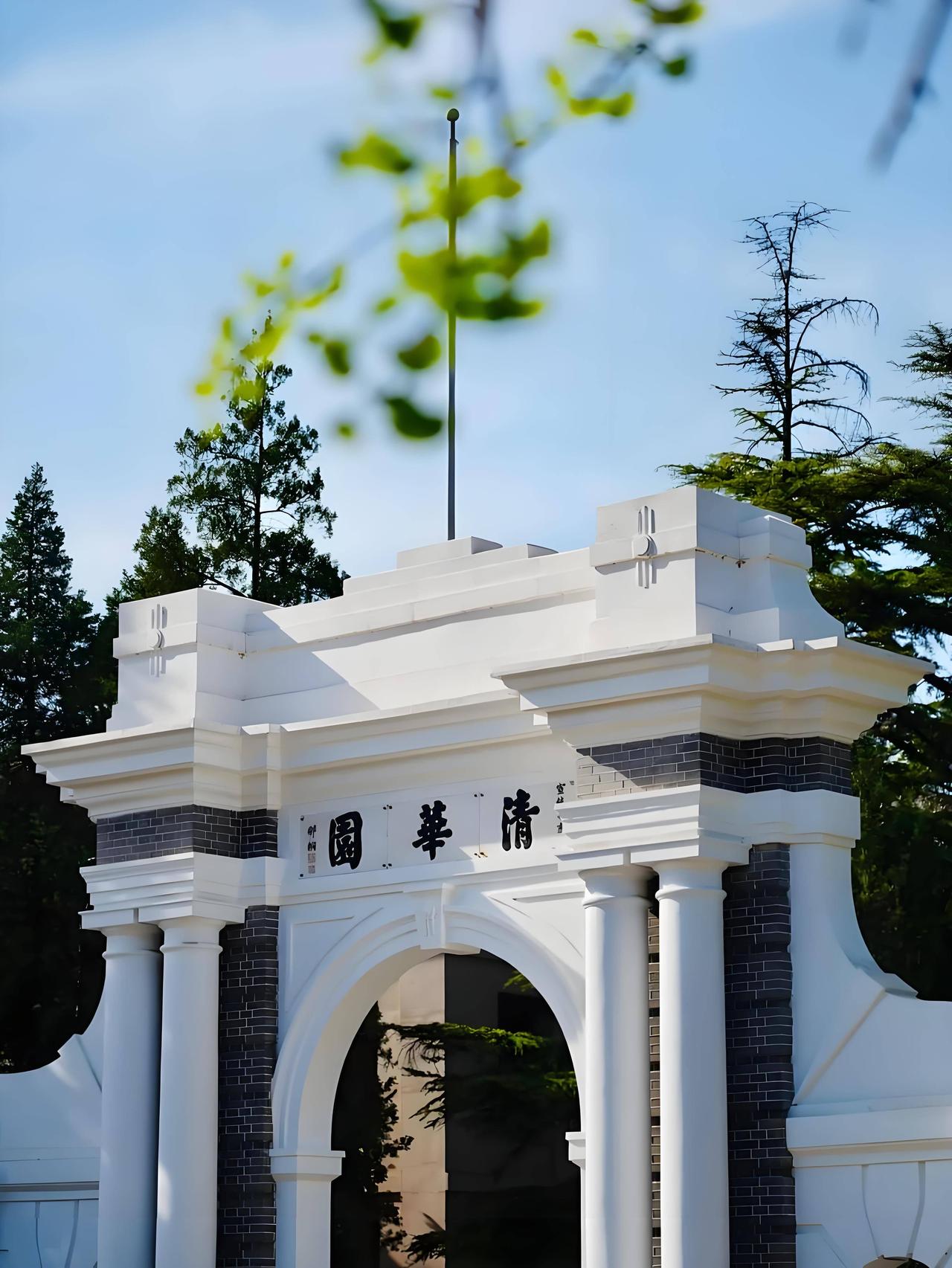 除了清北以外，北京的大学都不难考吧，特别是对于北京的考生。

当然对于湖南、湖北