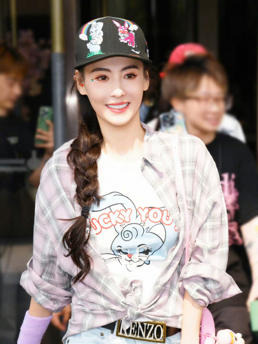 张柏芝小柯合作 从影坛到歌坛，柏芝始终保持专业水准。此次与小柯共同创作主题曲，为
