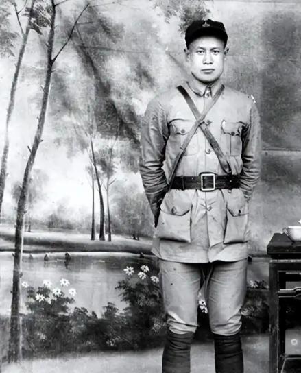 1947年，东北战场一位主力师长的决绝转身：拒绝刘亚楼挽留，他为何宁降级也要出走