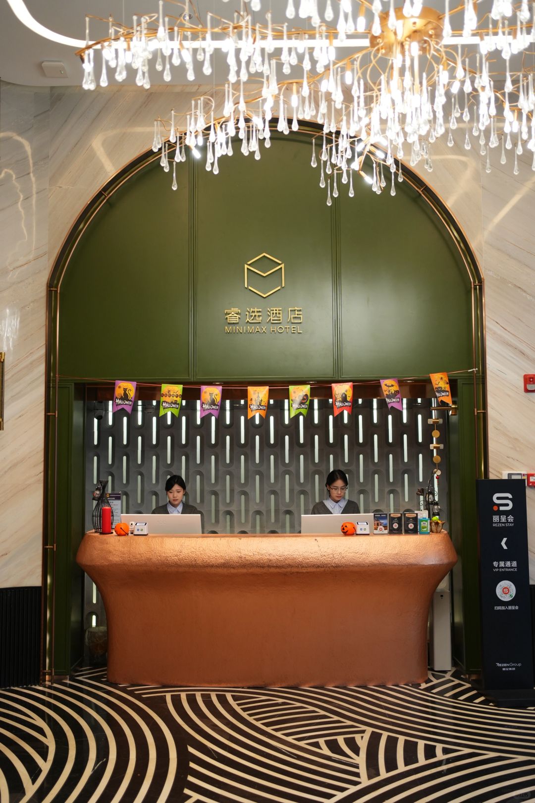 🍻 青岛·睿选酒店 ：啤酒文化的现代艺术殿堂 🎨
在这片滨海之城，有一家别开...