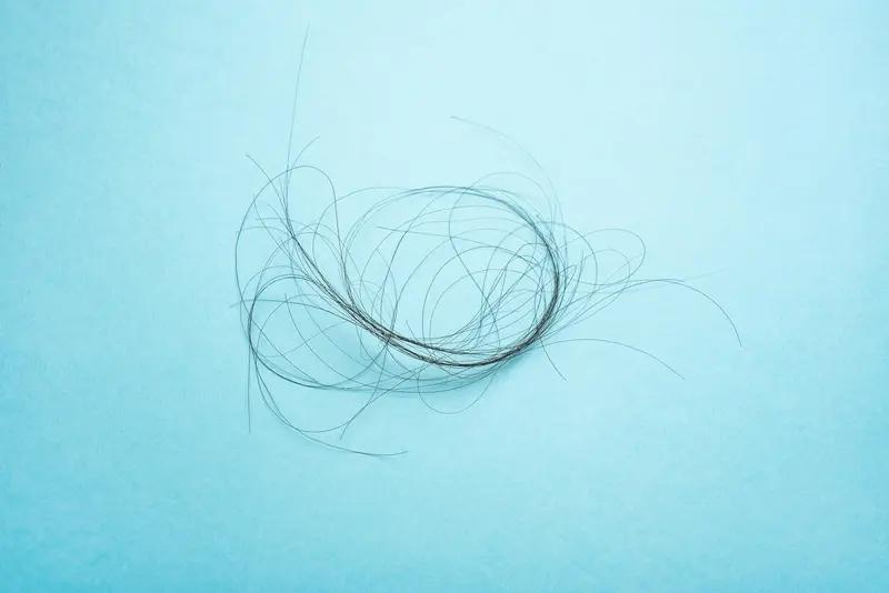 12月17日北京，男子吃饺子故意揪头发放碗里，自己头发揪不下来揪旁边男子头发，喊