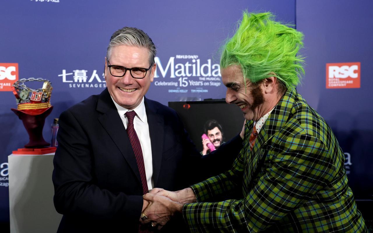 斯塔默访问上海创新创意设计研究院，与英国音乐剧《玛蒂尔达》创作团队、表演艺术专业