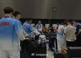 中国体操队21人仅2人信息正常 名古屋机场，中国体操队21人落地，注册系统里只查