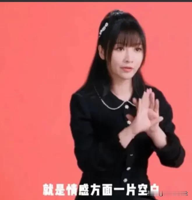 柳岩坦言已经踏入了四十多岁的行列，对于生活的期待与思考也愈发深刻。她表示，如今她