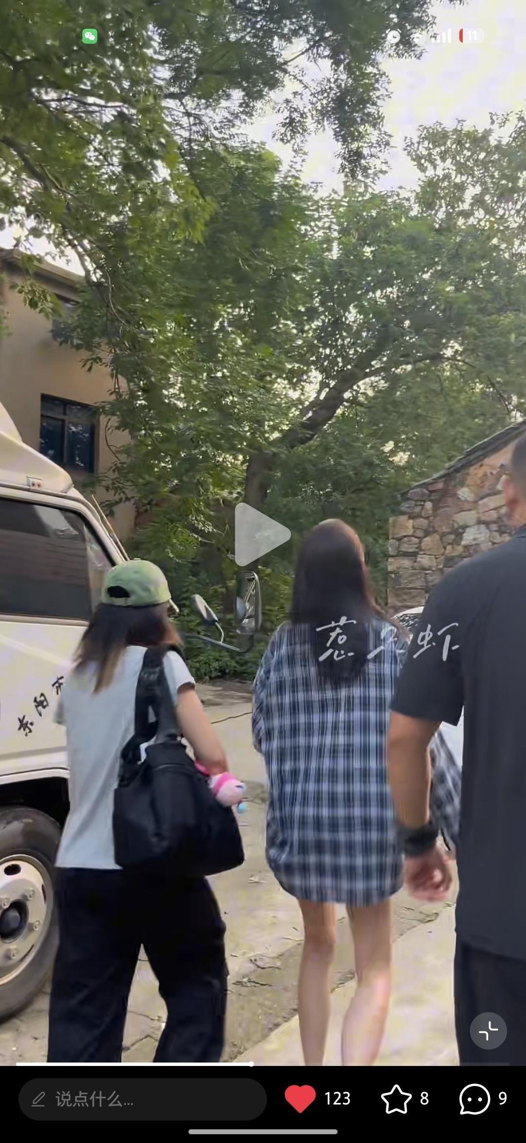 我就说得多留一天他奶奶的我妈让我回家…… 