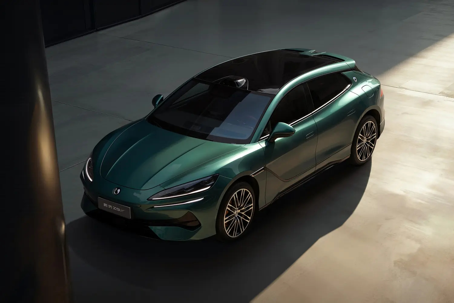 最近总有人跟我聊，国产新能源出海，到底拼的是什么？今天刷到腾势的新动态，突然就有