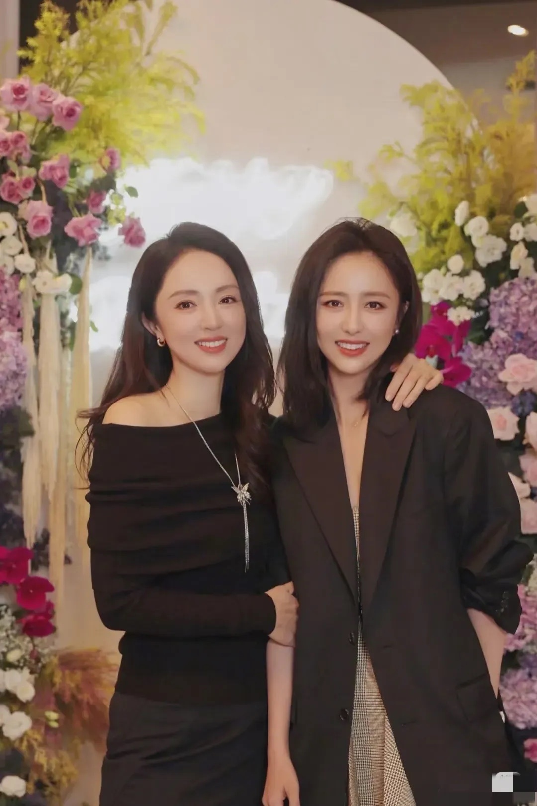 董璇和佟丽娅真的不是亲生姐妹吗？ ​​​