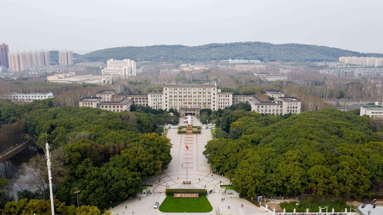 华中科技大学为什么被称为“南方小清华”？因为从华中科大出来的技术天才校友实在是太