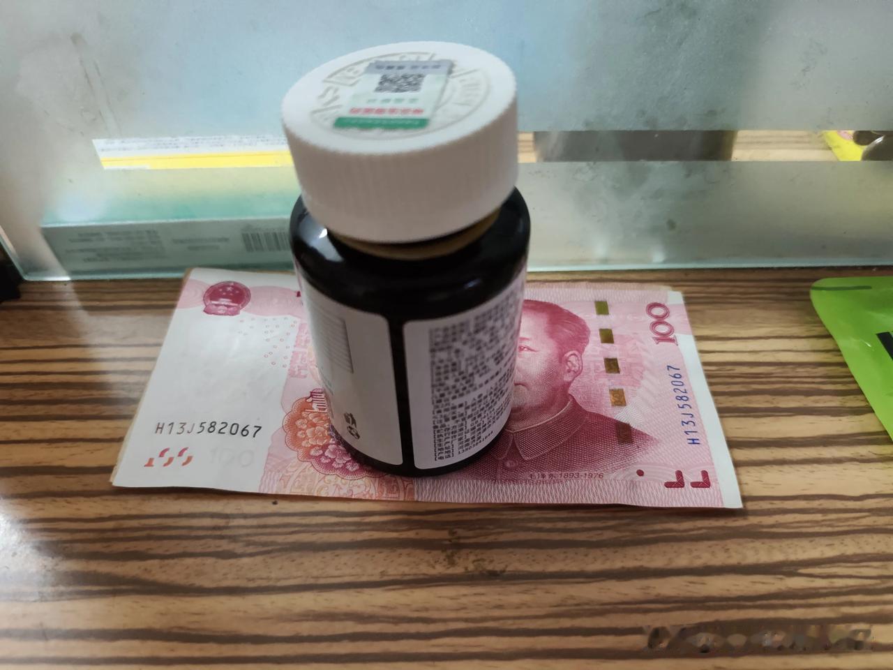 出行前，在门口鞋柜的明面处放200块钱是什么意思？
拎起行李箱，换上运动鞋，刚要