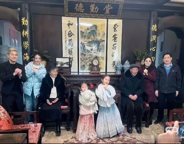 郭富城陪妻回鄉奔喪盡顯深情 方媛缺席《桃花塢》發布會.  天王郭富城老婆方媛近日