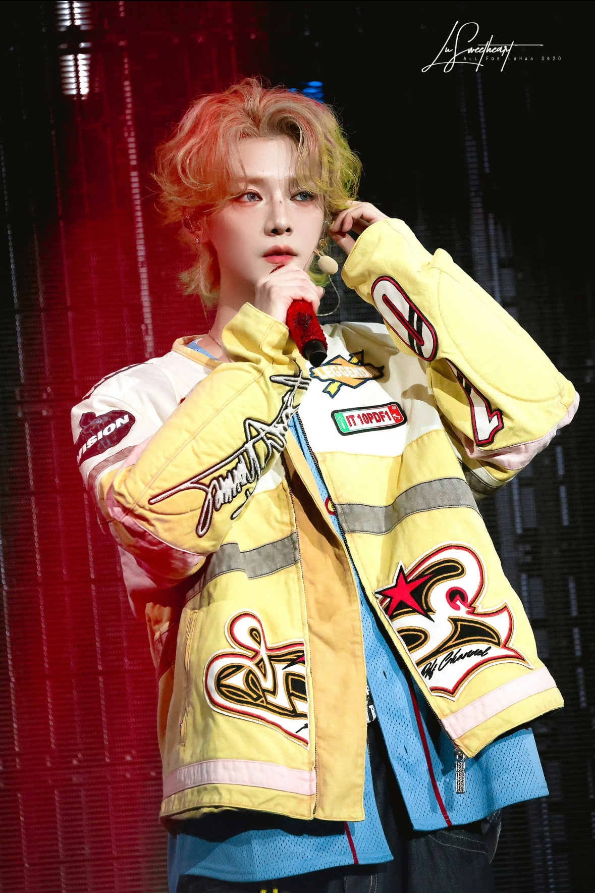 泡泡玛特这个ip一开始被lisa社媒发的照片带🔥了，鹿晗演唱会造型神似dimo