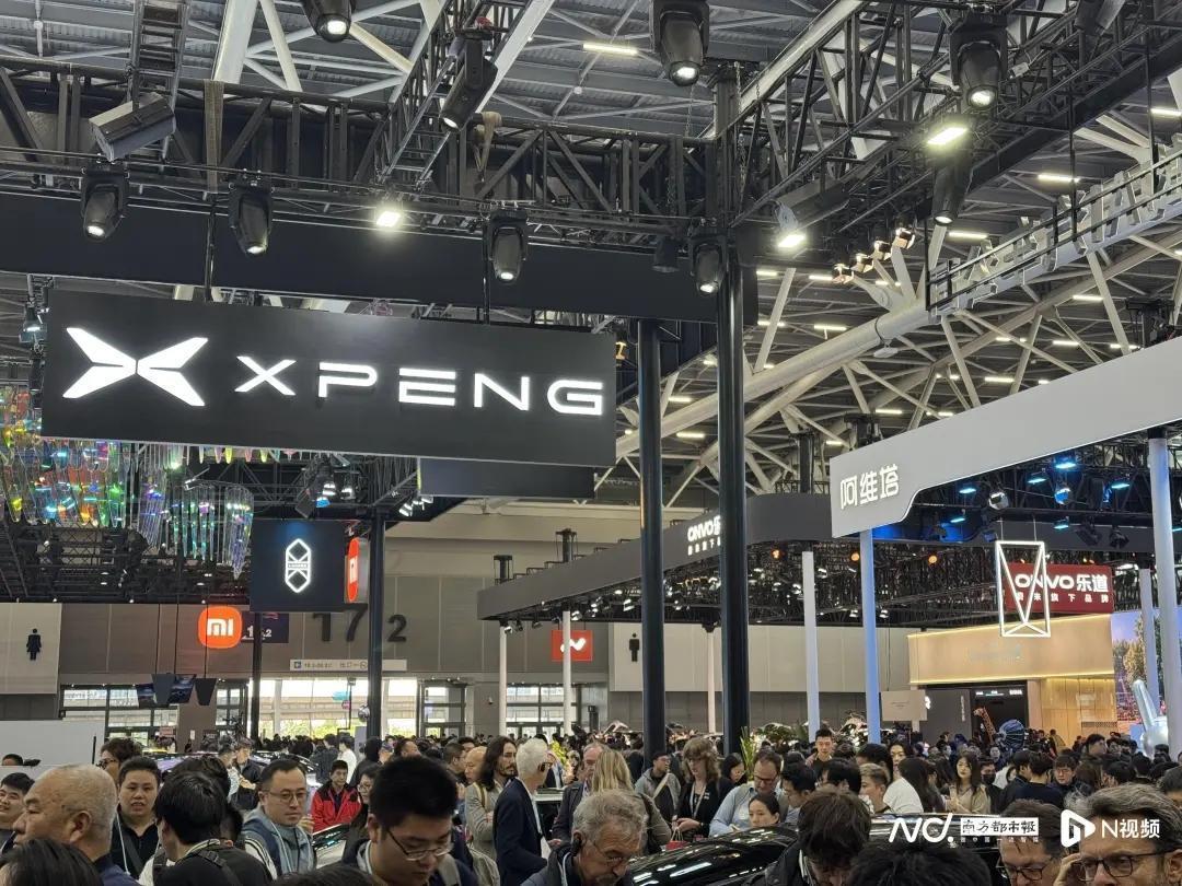 广州车展高阶智驾还是中高端车型的专属标签，今年智驾技术平民化已经是大势所趋。尤其