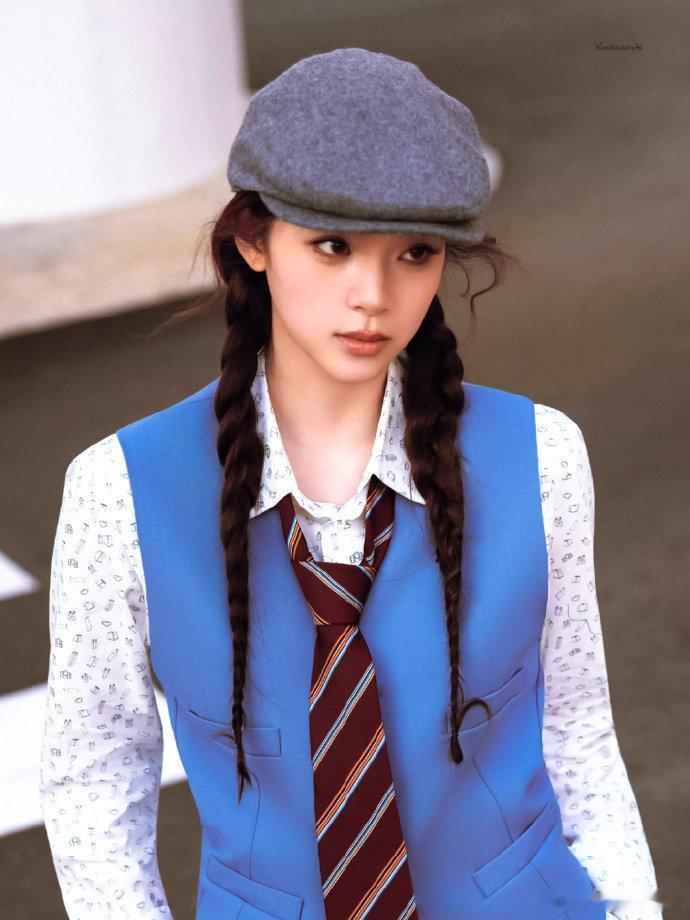 欧阳娜娜这首歌完听率百分百 造型戳中审美，无繁杂编曲的吟唱太治愈，瞬间沦陷在校园