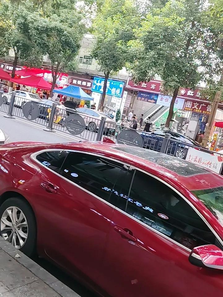 很多散户百思不得其解，大盘偶尔反弹回暖，不少板块跟着回血，唯独汽车股持续阴跌，大