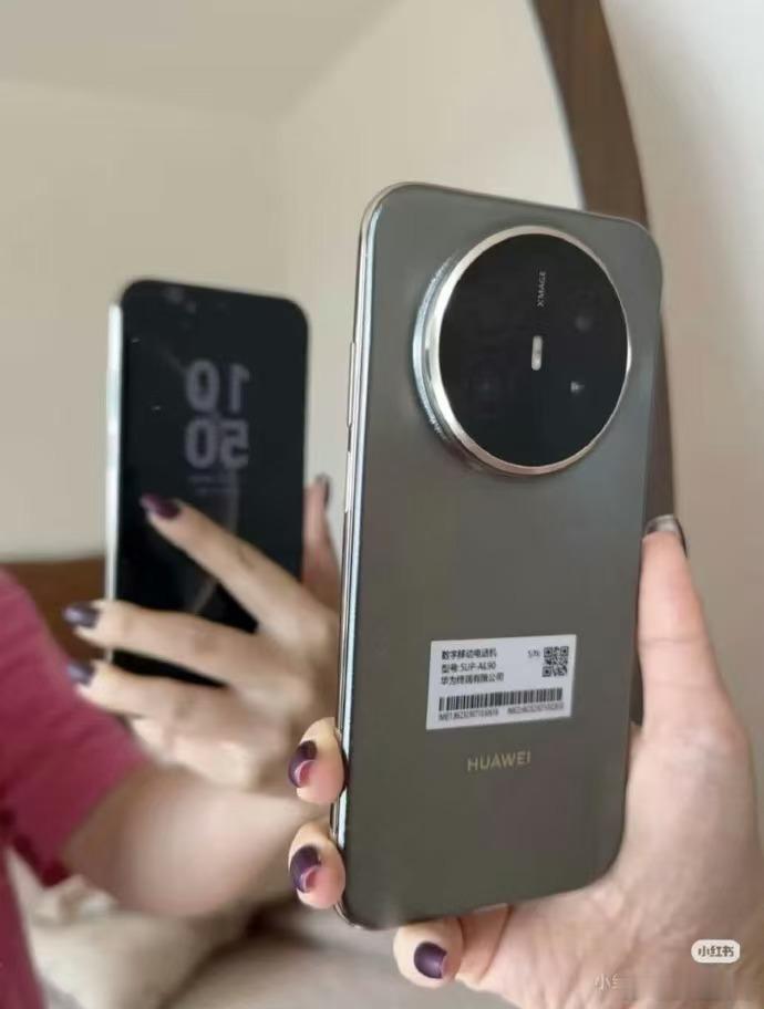 华为Mate70Air真机曝光不知道电池怎么样，手感看上去应该不错，续航太低估计
