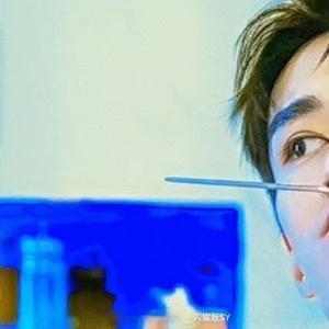 早安心语 不一定每天都光芒万丈，但可以试着让此刻的笑容，成为晨风里最轻快的涟漪。