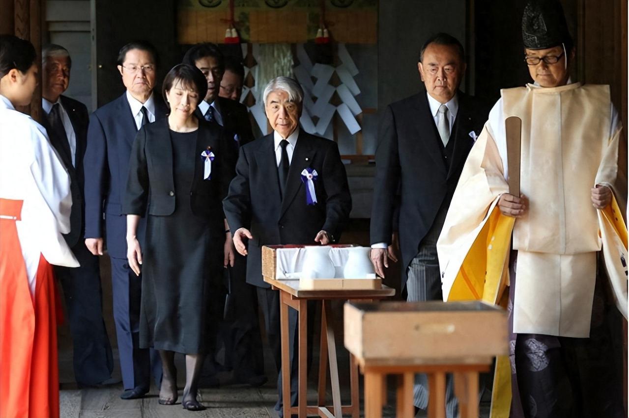 无需战争手段，还有3个更狠的手段，才是对日本釜底抽薪

现在很多人看到日本政坛右