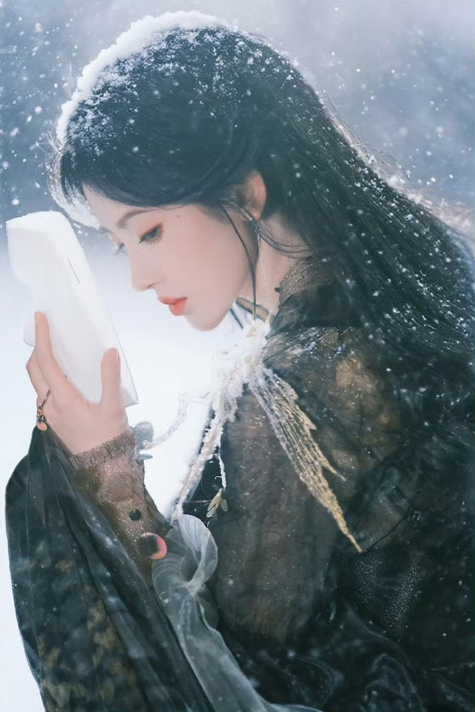 鞠婧祎超级夏晚《锦鲤抄》造型封神了 ​​​