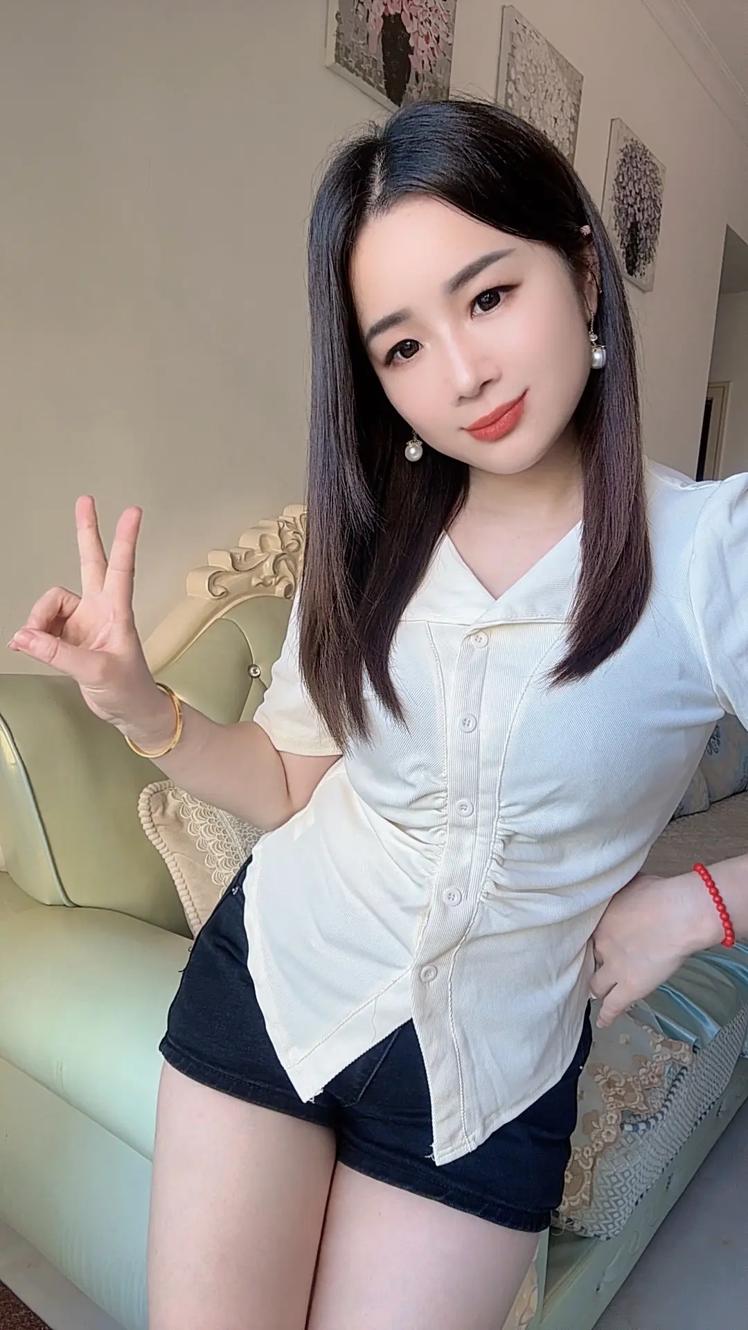 一个单身强势的女人，她不是不需要依靠，只是太多人接不住她的锋芒，于是她...