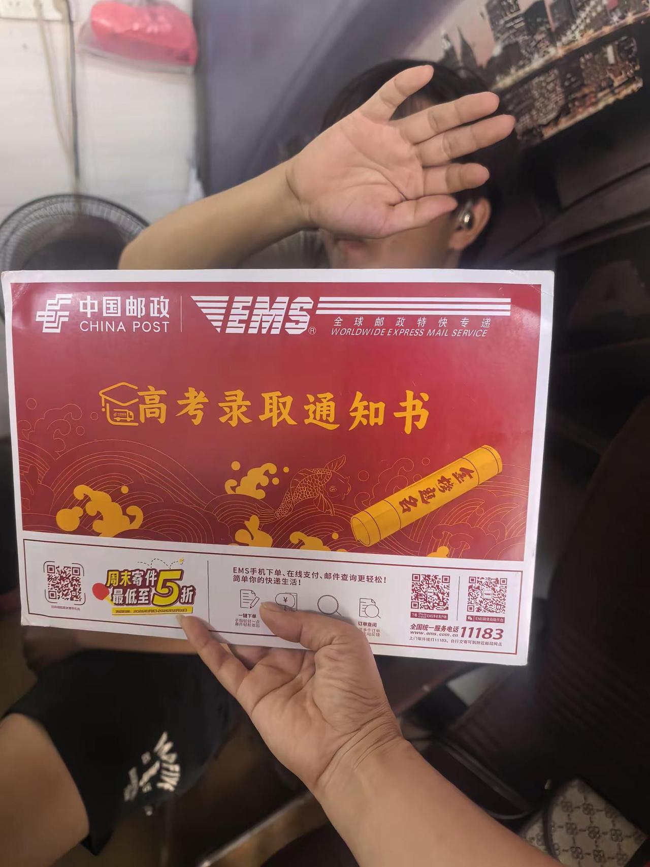 这段时间，不少亲戚朋友来问分数、问学校，谢谢大家惦记，尘埃已落，有遗憾，但也定了