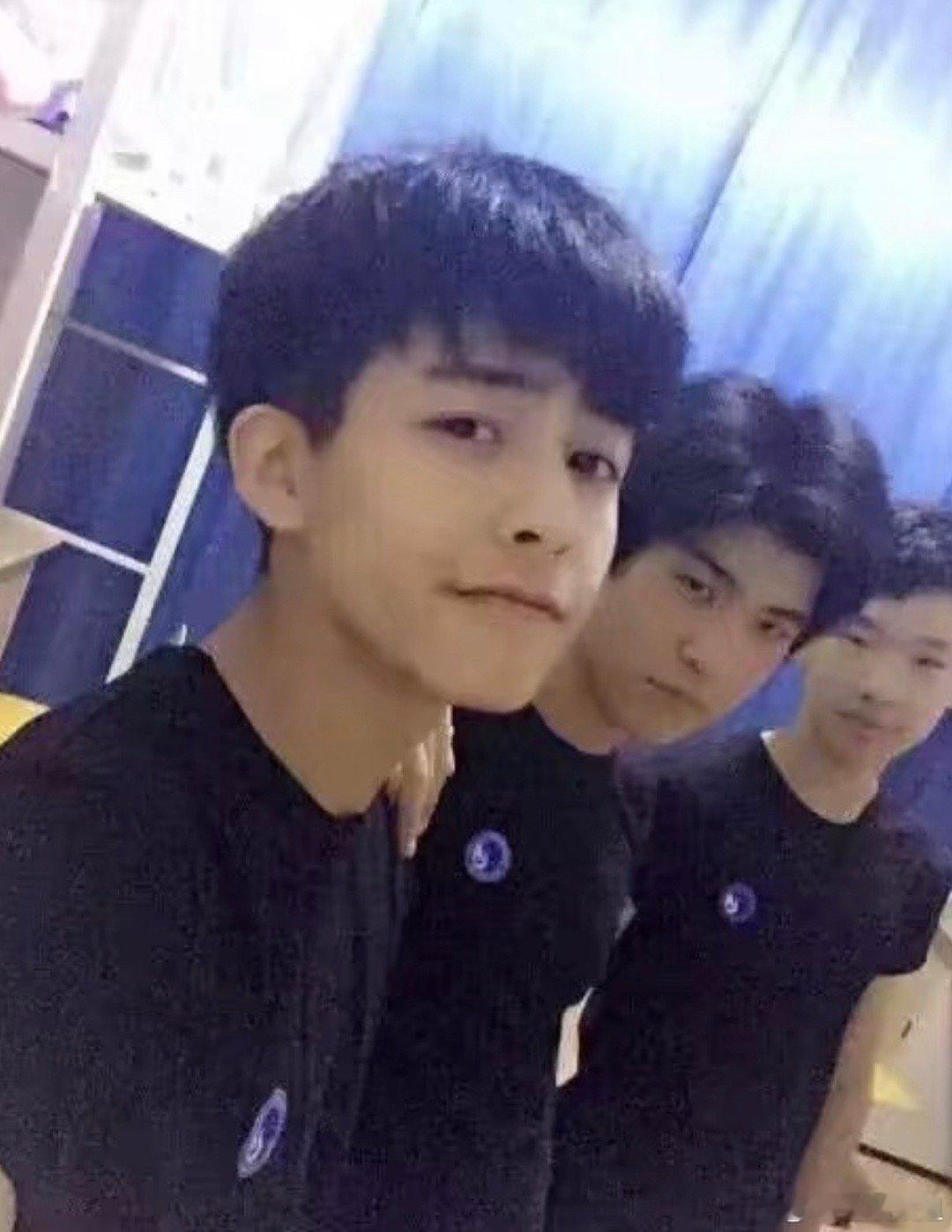 贝贝们 宋威龙早期依旧很帅啊依旧很能打啊 ​​​