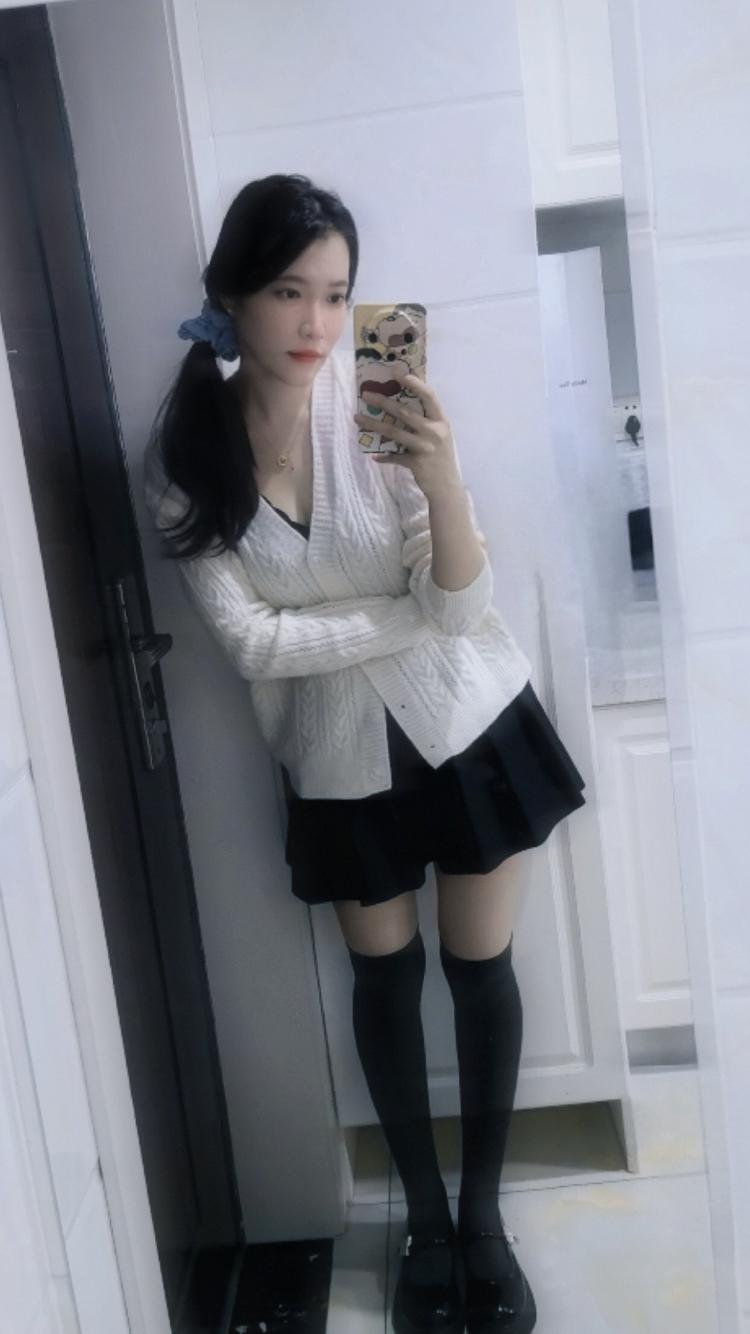 短裙长腿袜子，哪个男生能拒绝网袜美腿