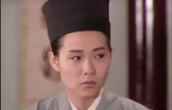 5月26日，演员叶童在访谈中直言“荣誉也是一种陷阱”，引发全网热议。她坦言，心理