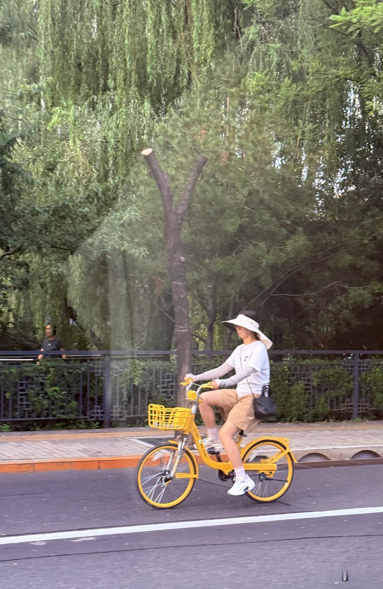 晒图笔记大赛小黄车好看还是小蓝车好看？