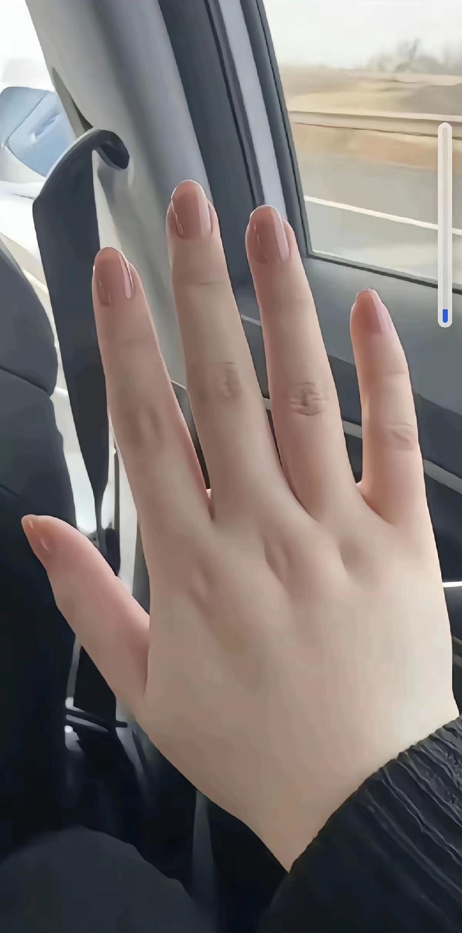 猜一下我多大了，是母还是公？猜对了把我牵走。