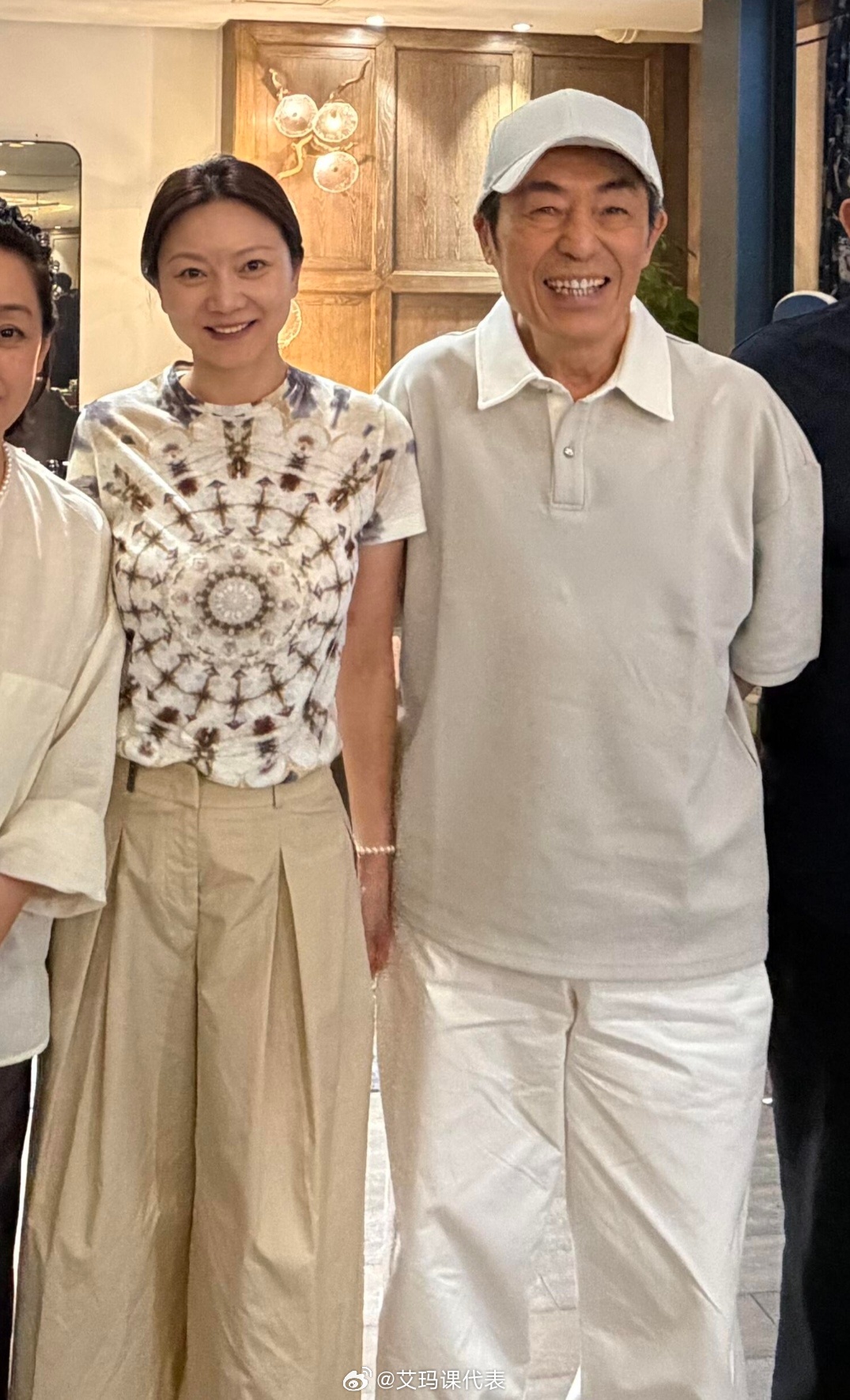 张艺谋带陈婷参加主角聚会44岁陈婷状态 张艺谋带陈婷参加主角聚会，44岁陈婷状态