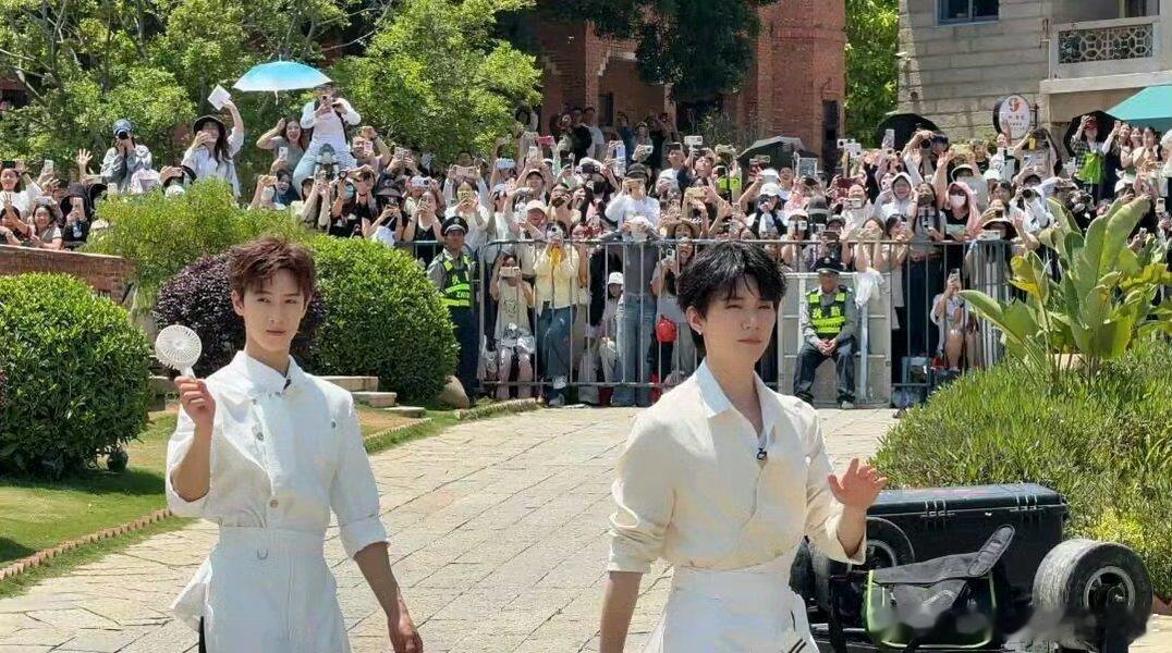 李昀锐周翊然一起录节目， 李昀锐周翊然  俩人粉丝交流起来了… 