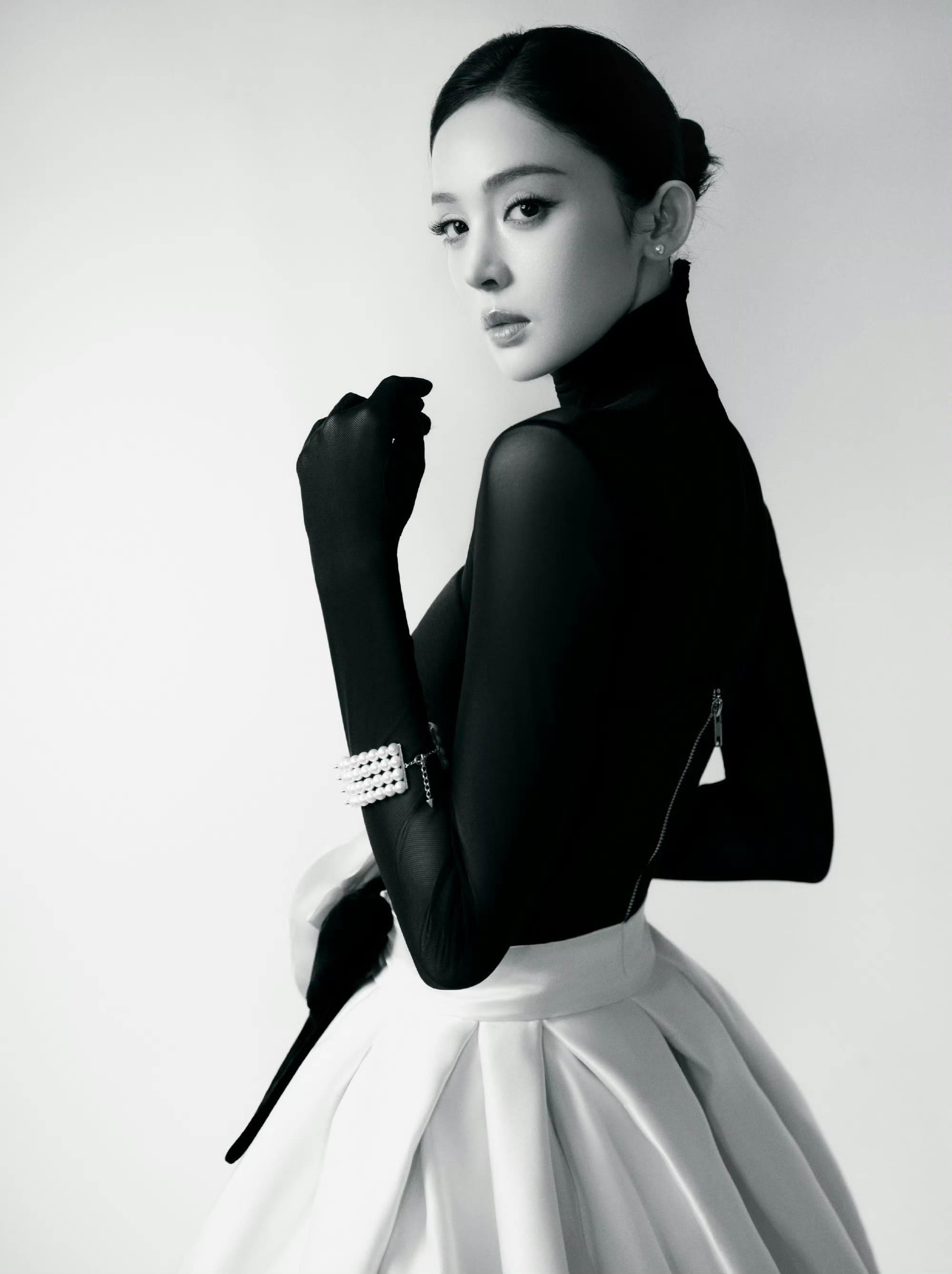 娜扎[超话]娜扎vogue盛典赫本造型娜扎山茶花造型 ​娜扎山茶花造型啊啊啊好米