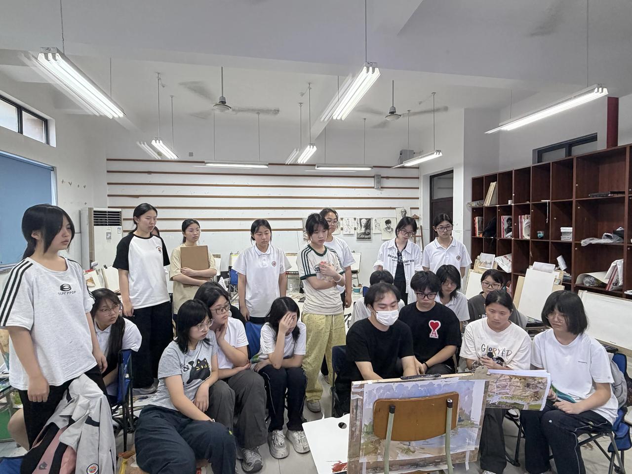 话说，在可以预见的未来，AI必将大行其道，什么是它不能取代的？也不知道让娃走艺体