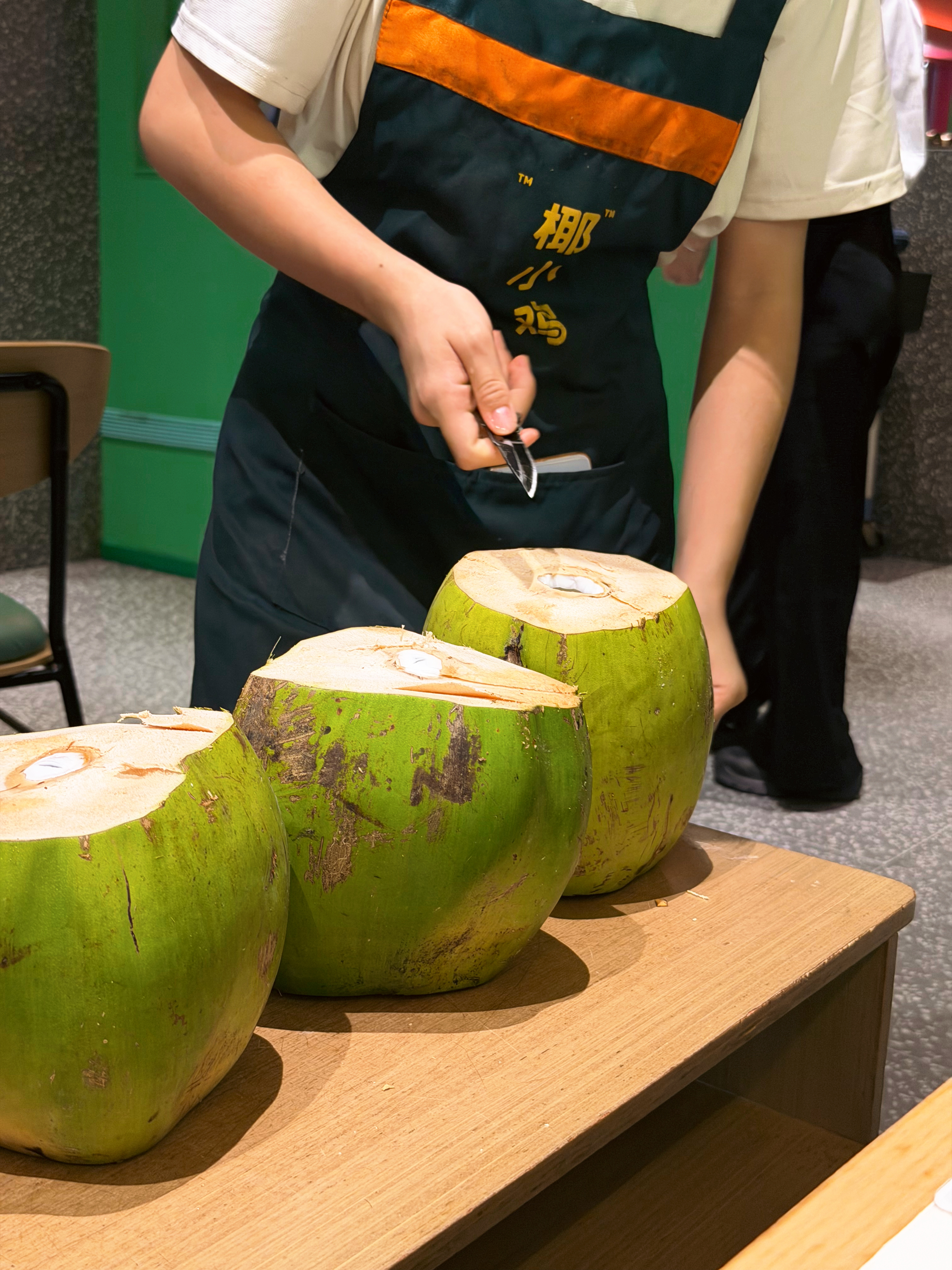 吃到了目前为止算比较正宗的海南清补凉就是有点大碗苦了我一天没吃，吃饭还在疯狂wo