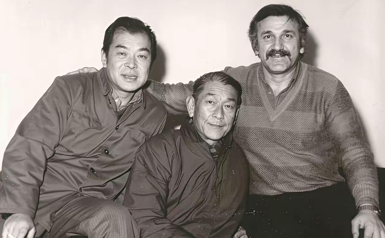 电影《瓦尔特保卫萨拉热窝》（图三）是南斯拉夫的一部战争片，1973年，北京电影制