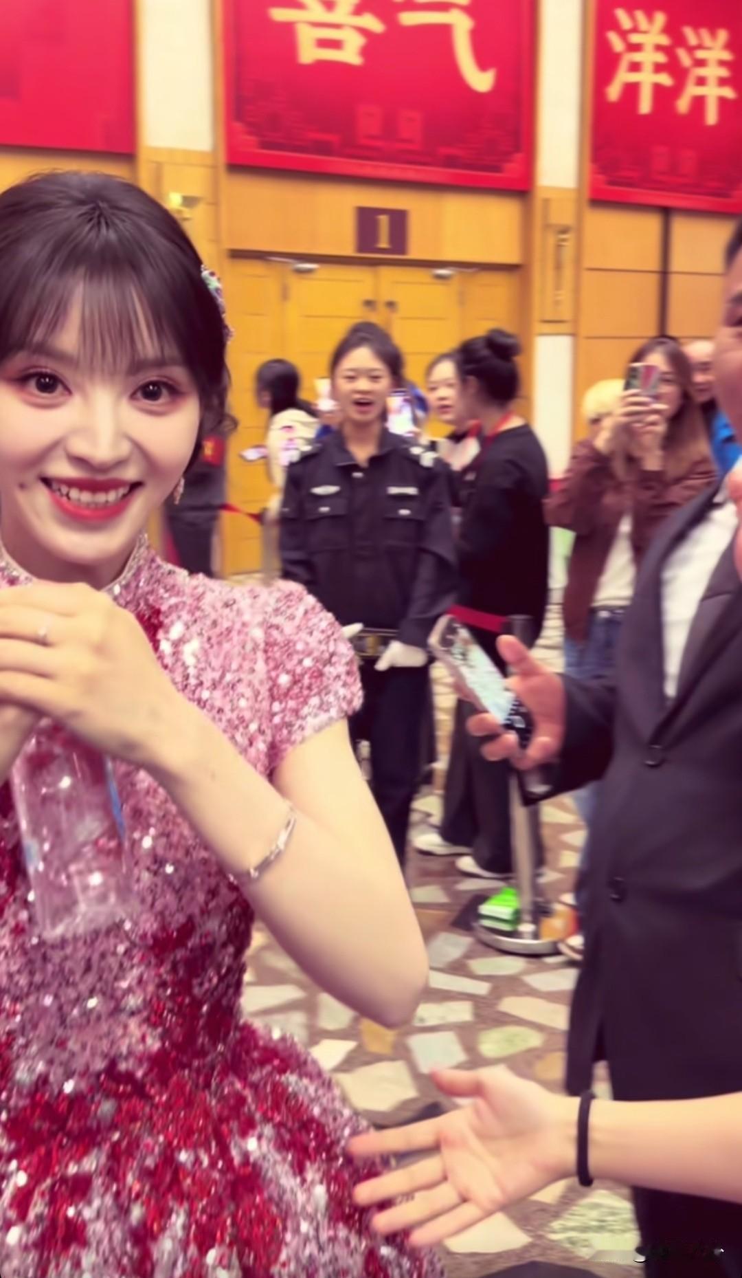 田曦薇好美，好权威啊[呲牙][呲牙][呲牙]雷霆跑步姿势，但是好可爱啊[捂脸][