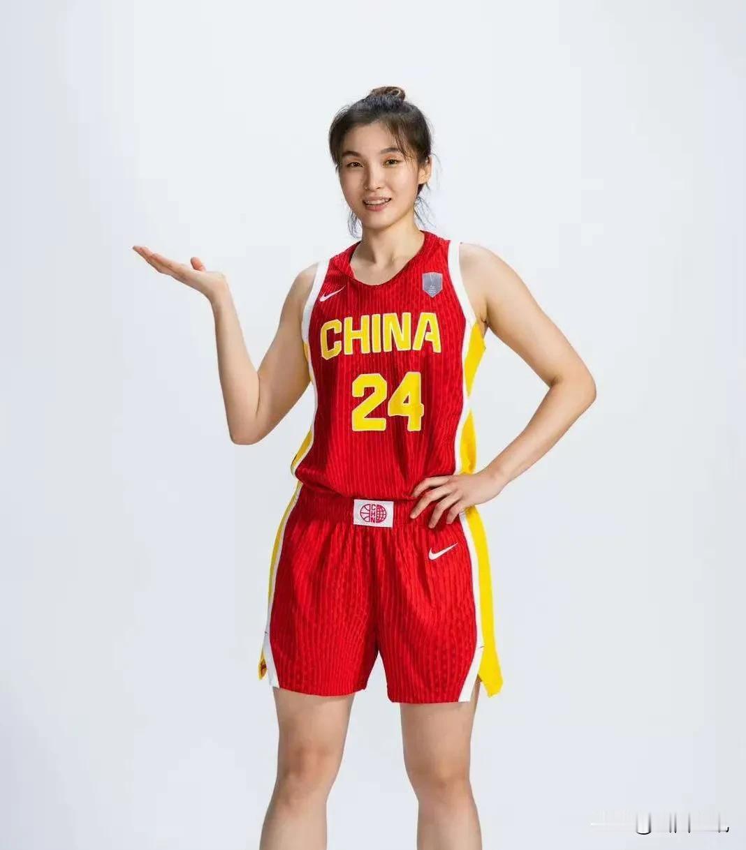 确认！山西竹叶青酒女篮队员翟若云代表中国女篮抵达深圳出战亚洲杯！
今天早些时候，