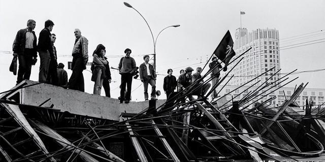 古巴过去为什么能够生存，那就是因为它反美，只要它嘴硬，背后就有人给它送粮送油，如