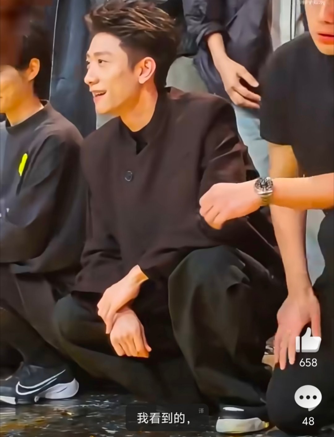 张一山最近也是老来俏了太清瘦了，整个人显得很清爽，不知道他胃病好点了吗？ ​​​