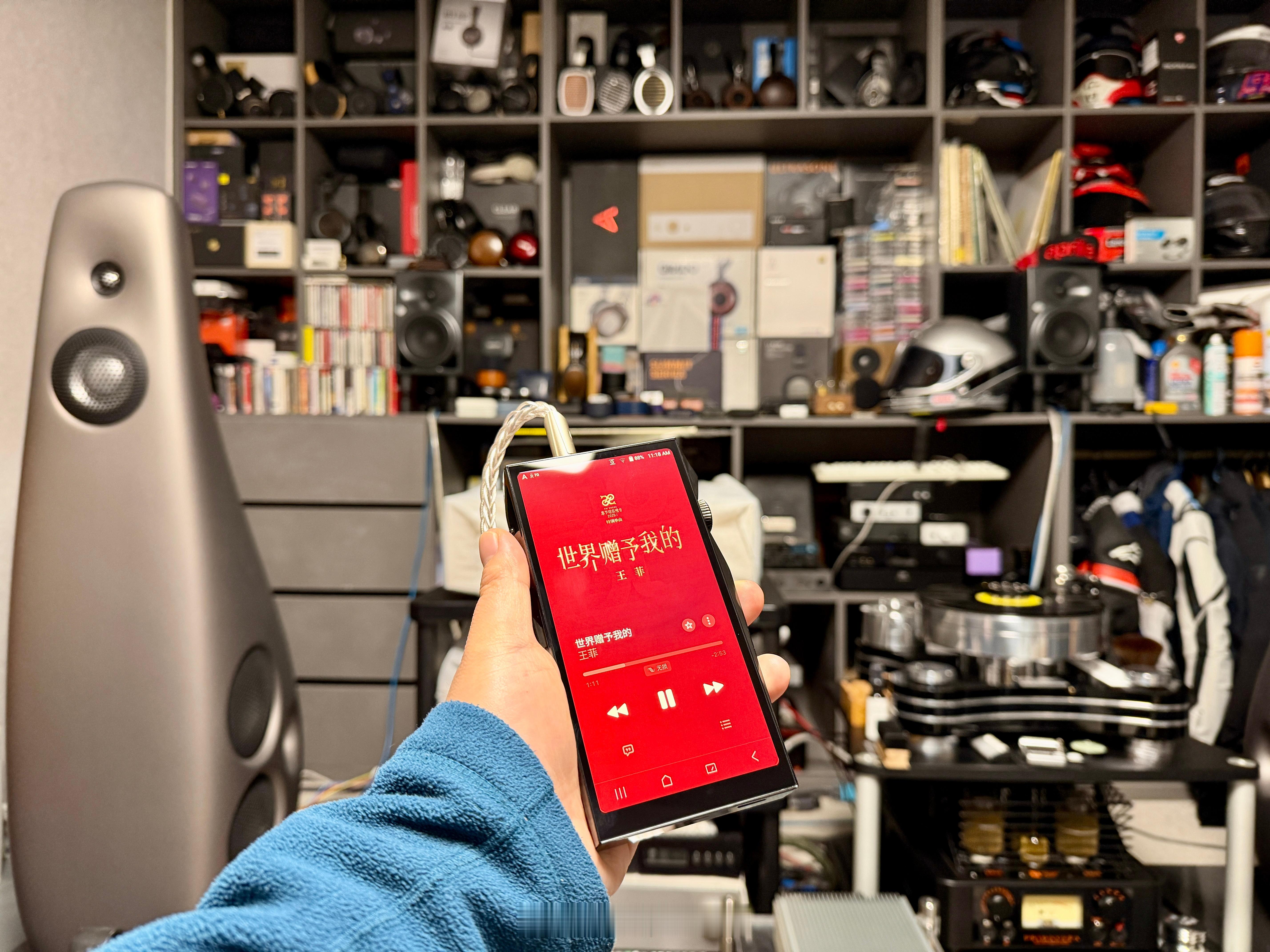 我把自己的九段的hifi车库 搭建在了救火车旁，就问你们够不够发烧耳机发烧友 济