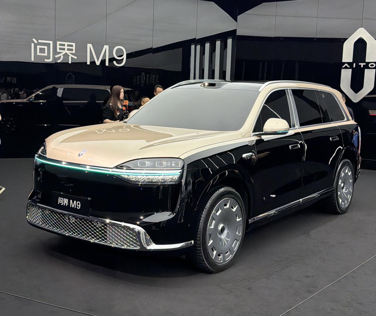 问界汽车一口气上了这么多新款，看的人眼花缭乱的，问界M6一看就是爆单王，全新一代