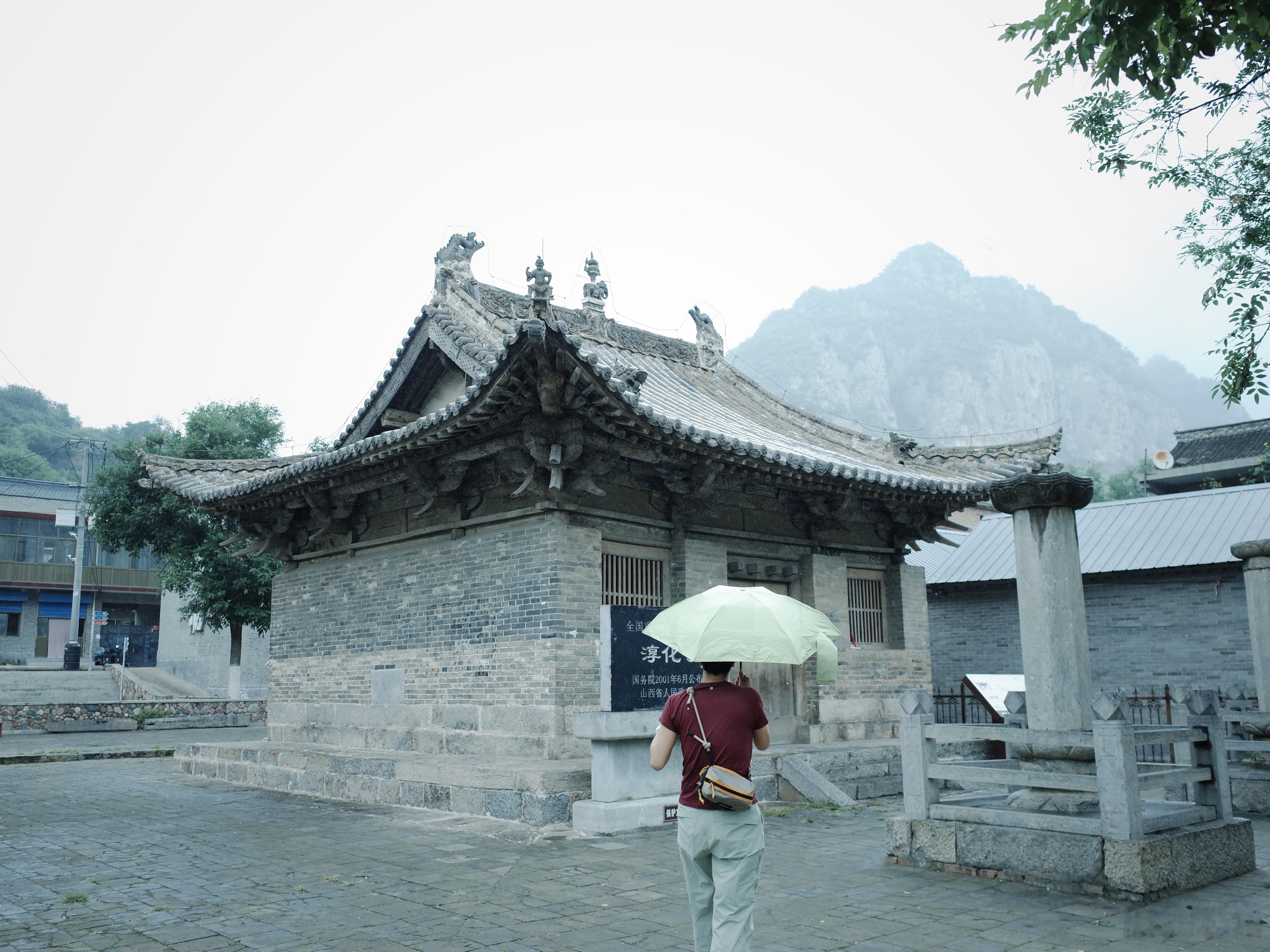 昨晚跟阿萌分道扬镳她去内蒙，我回家这次出来玩，虽然爬了两次山但是远远没达到我想要