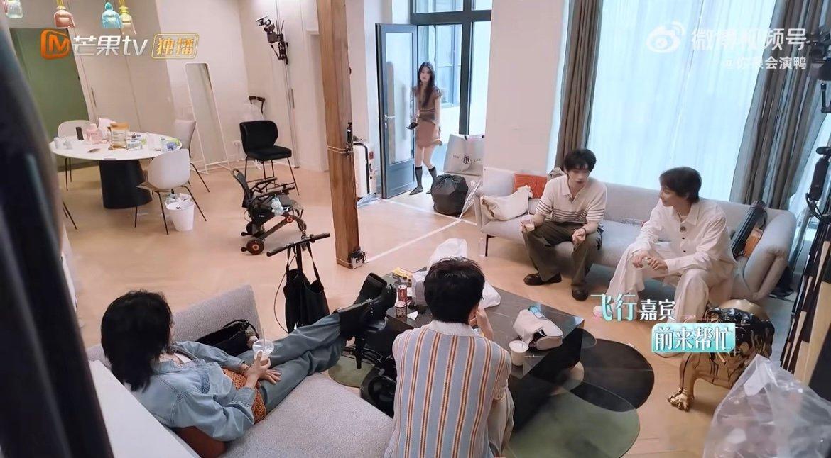 文俊辉被赵昭仪安排的明明白白 聊起综艺累不累，赵昭仪直接“剧透”文俊辉行程：今年
