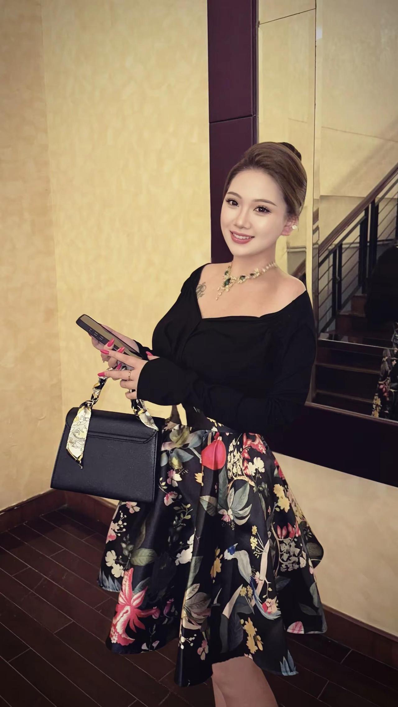 其实一直陪着你的 永远是那个了不起的自己风情万种 复古穿搭