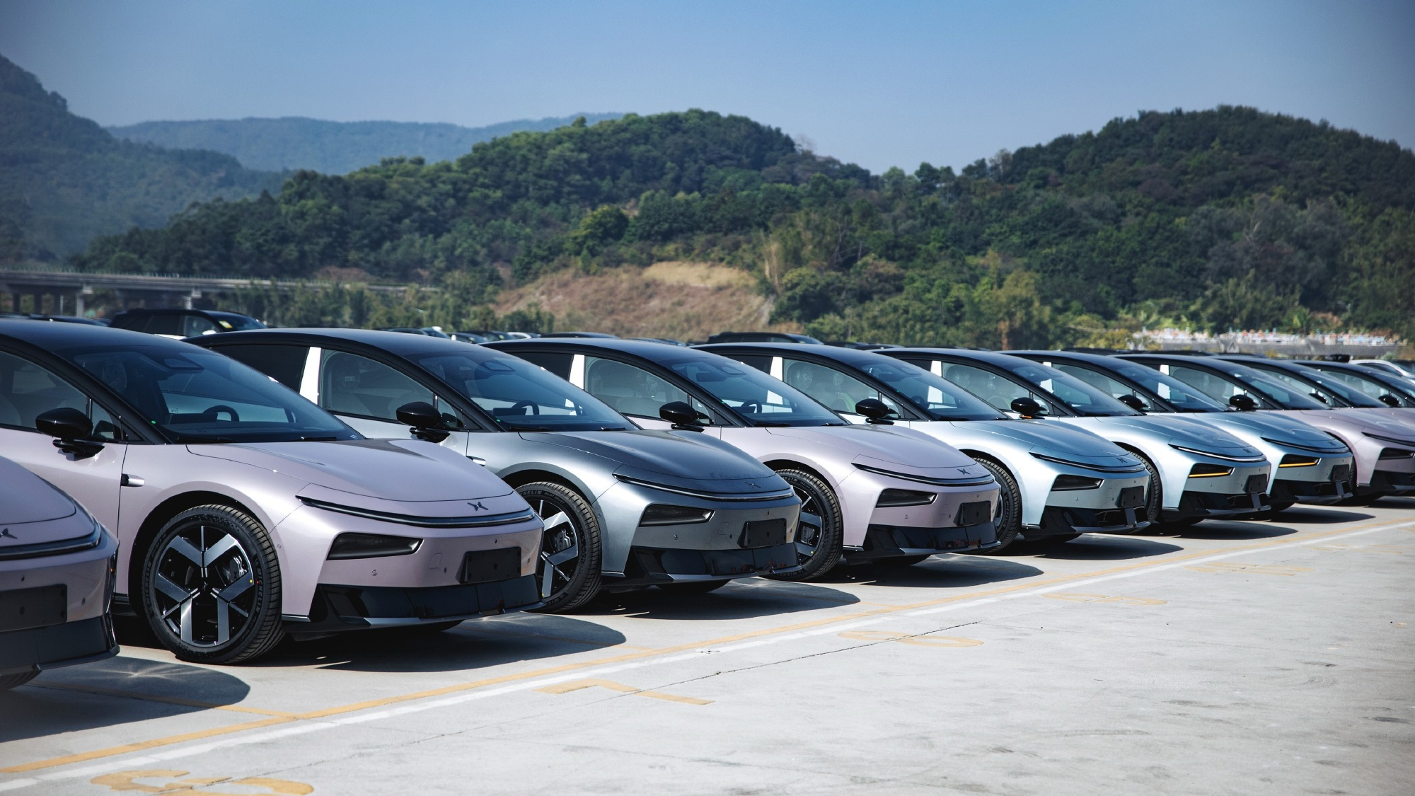 小鹏果真准备了一大批2026款P7+和G7现车，并且已经开始全国发运，届时就是上