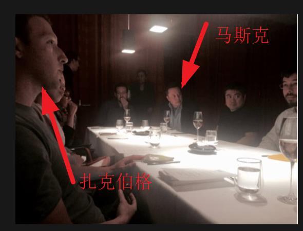 爱泼斯坦案又爆猛料！
一张秘密照片曝光：
爱泼斯坦与马斯克扎克伯格共进晚餐
时间
