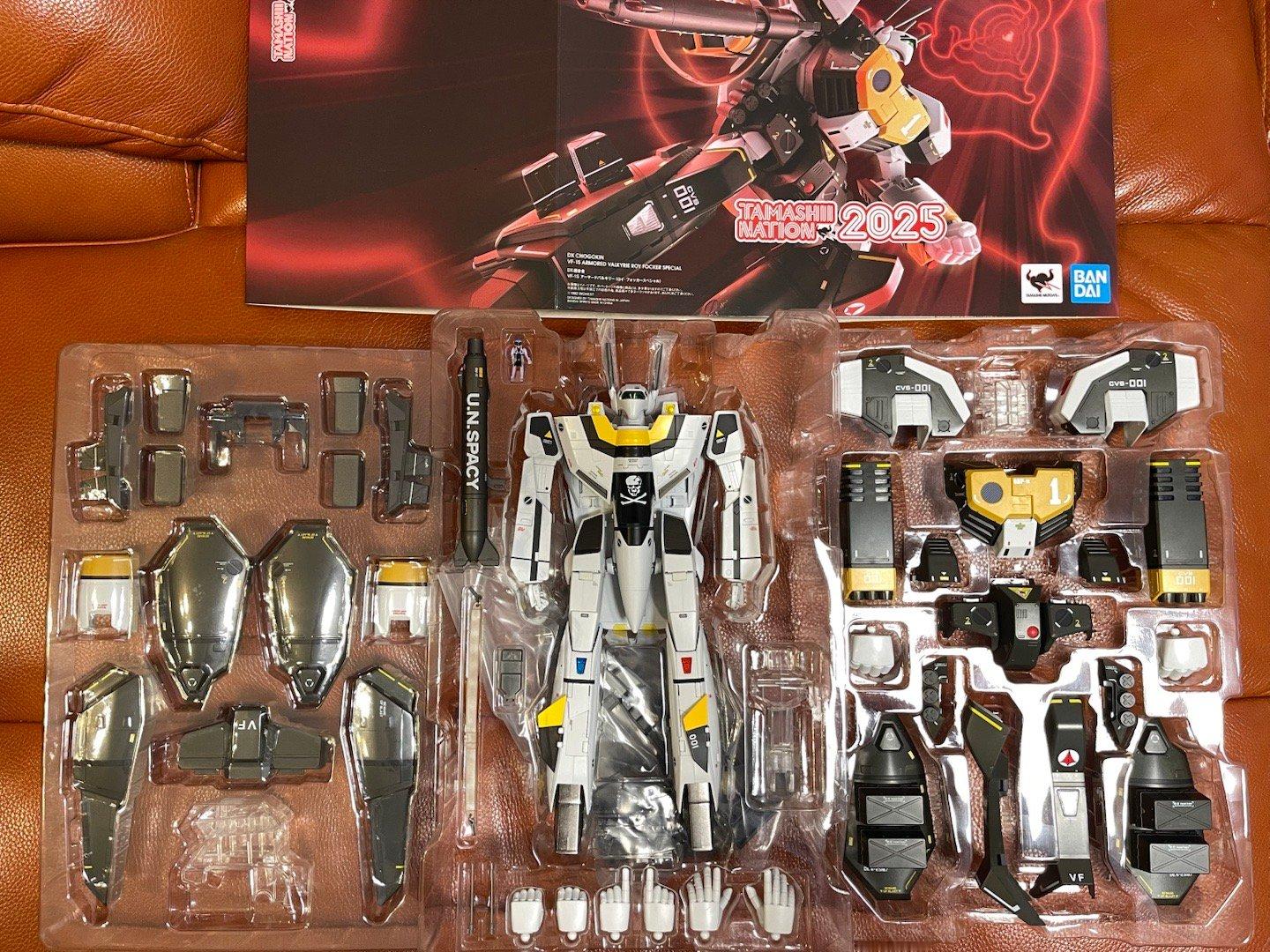 开箱-变形-回盒一气呵成 这个重甲包让B形态比裸奔或者带sp包好了不少，但那个米