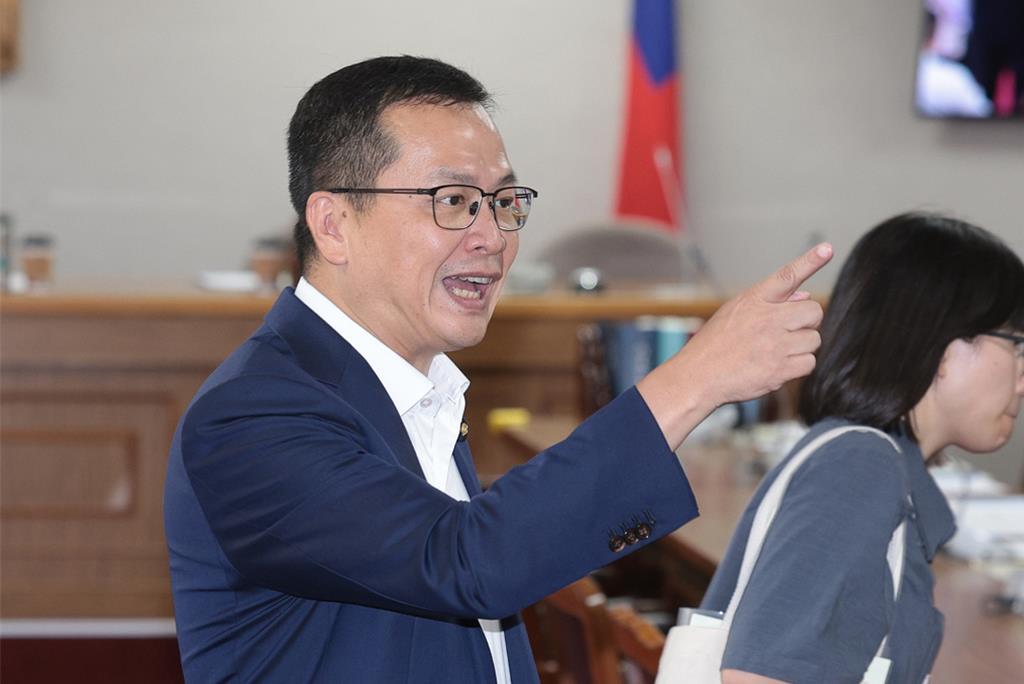 连胜文出手劝退  罗智强为卢秀燕解释


国民党主席选举领表、登记日接近，表态参